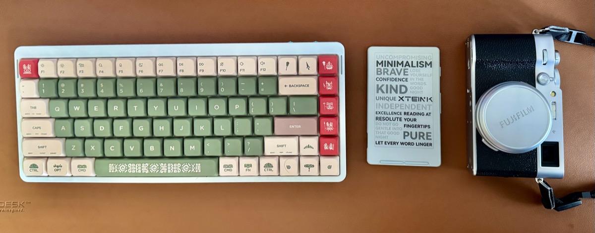 Desk setup with the XTEINK reader